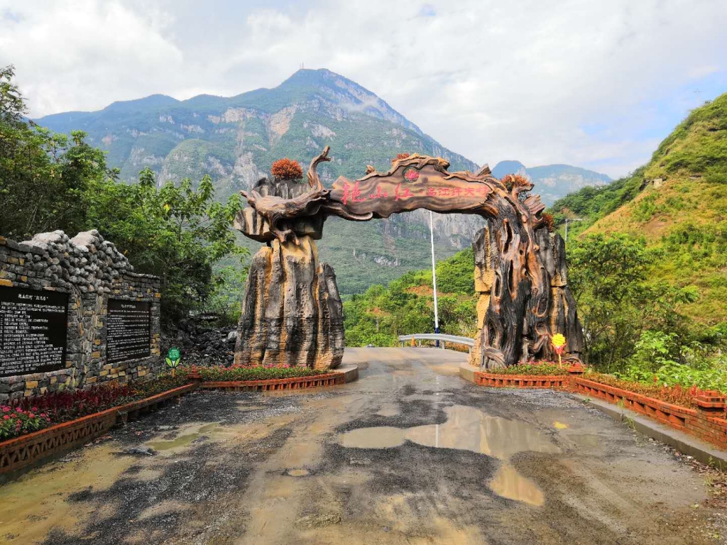 羊角镇艳山红村,一个美丽乡村,正在冉冉升起.